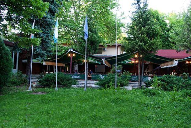 Hotel Les Razgrad Buitenkant foto