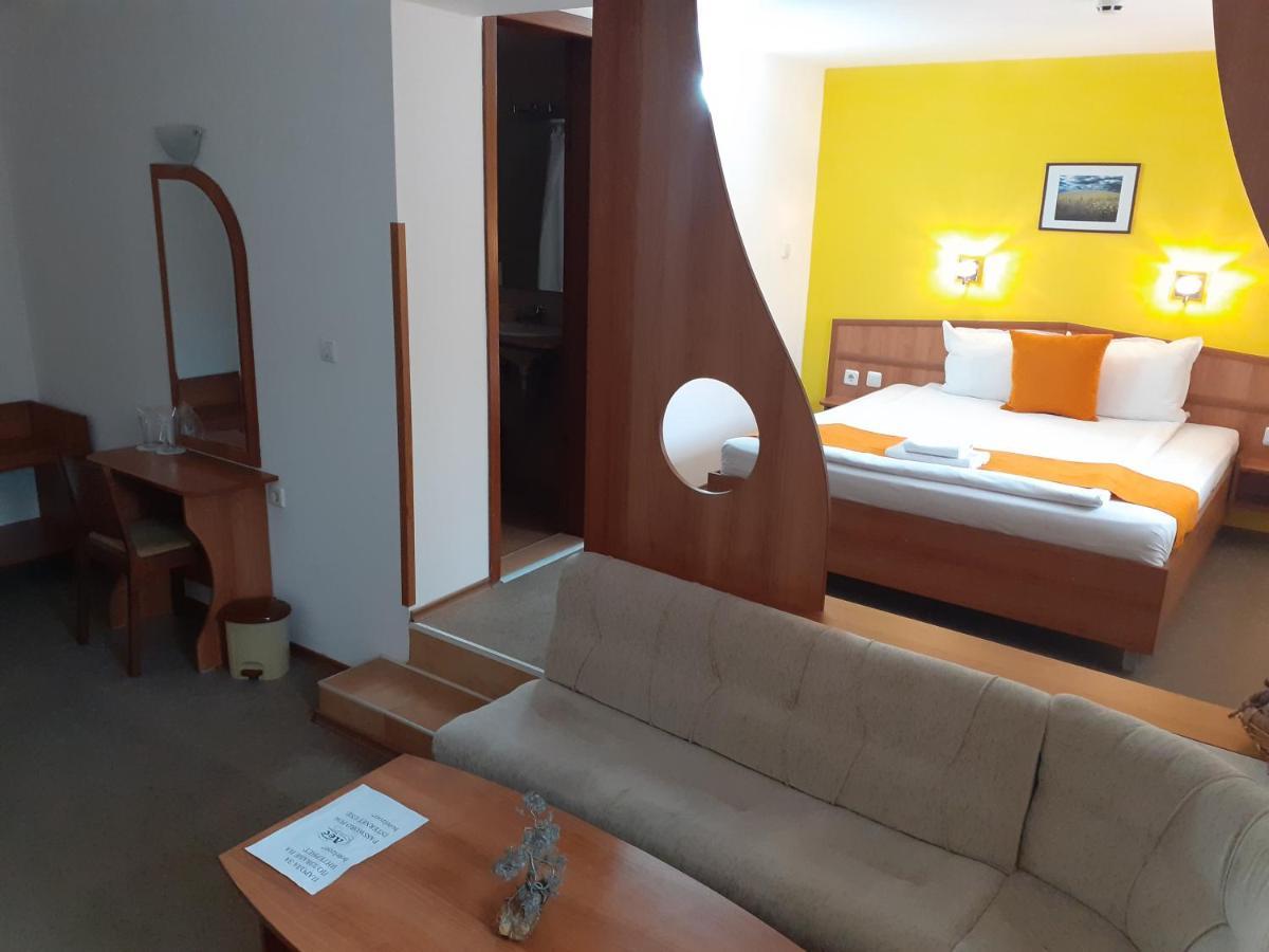 Hotel Les Razgrad Buitenkant foto