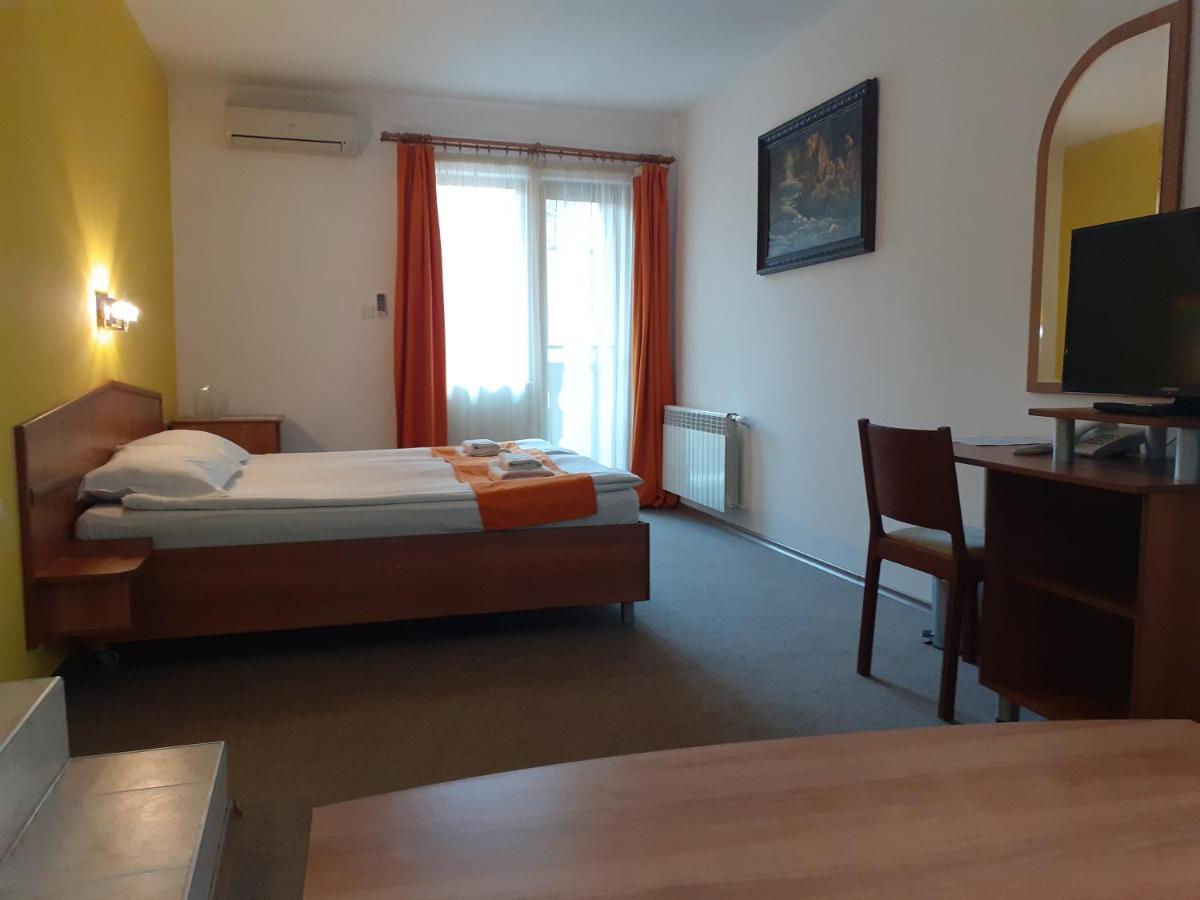 Hotel Les Razgrad Buitenkant foto