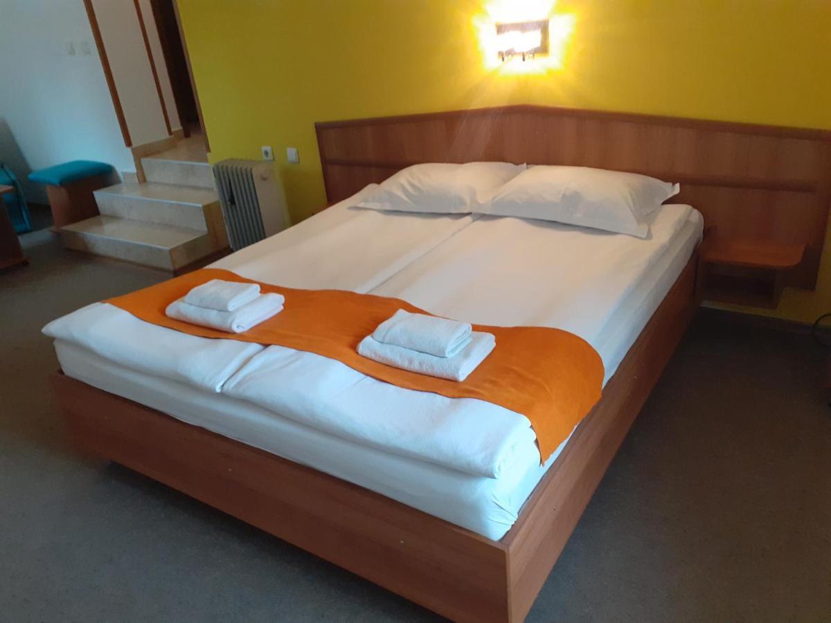 Hotel Les Razgrad Buitenkant foto