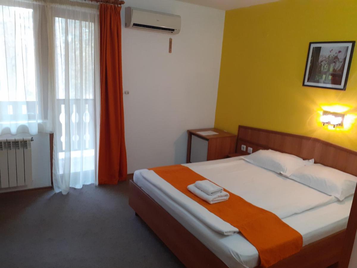 Hotel Les Razgrad Buitenkant foto
